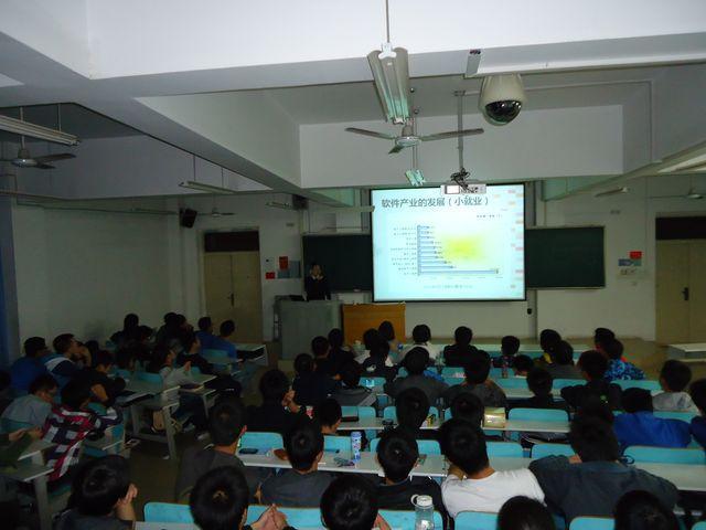 太阳集团城官网1407开展新生学风建设报告会