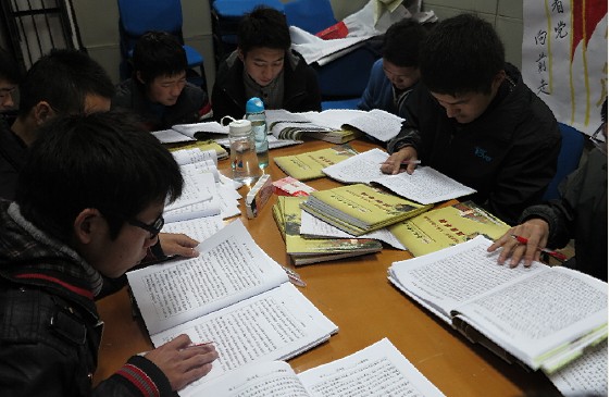 太阳集团城官网1407开展《读书手册》检查评比活动